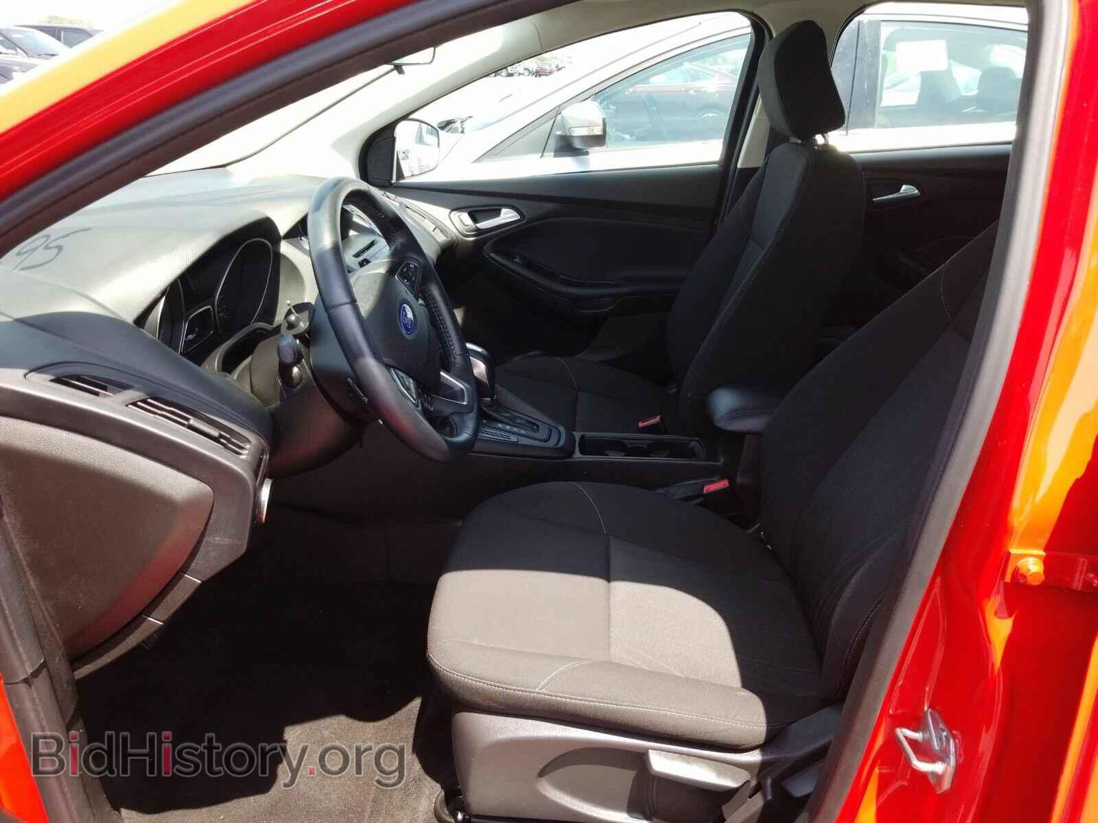 2016 Ford Focus - VIN: 1FADP3K24GL233603 - Photo 3