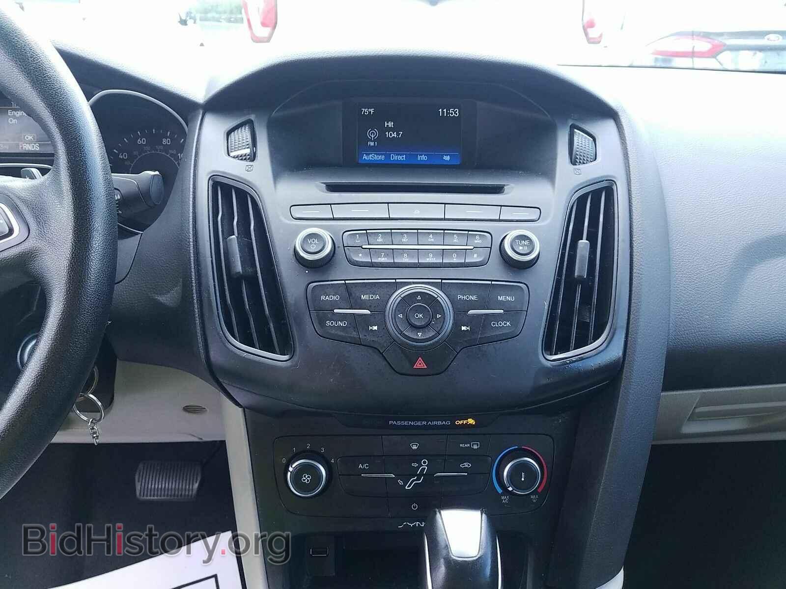 2016 Ford Focus - VIN: 1FADP3F25GL305371 - Photo 4