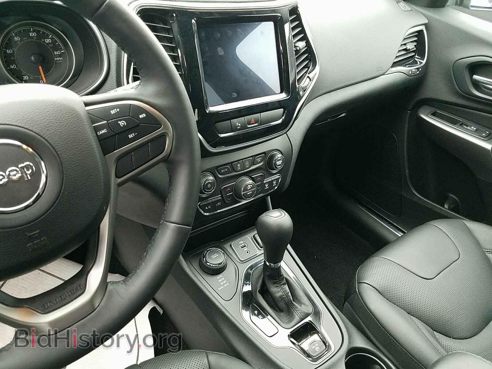 2019 Jeep Cherokee - VIN: 1C4PJMDN5KD162002 - Photo 4