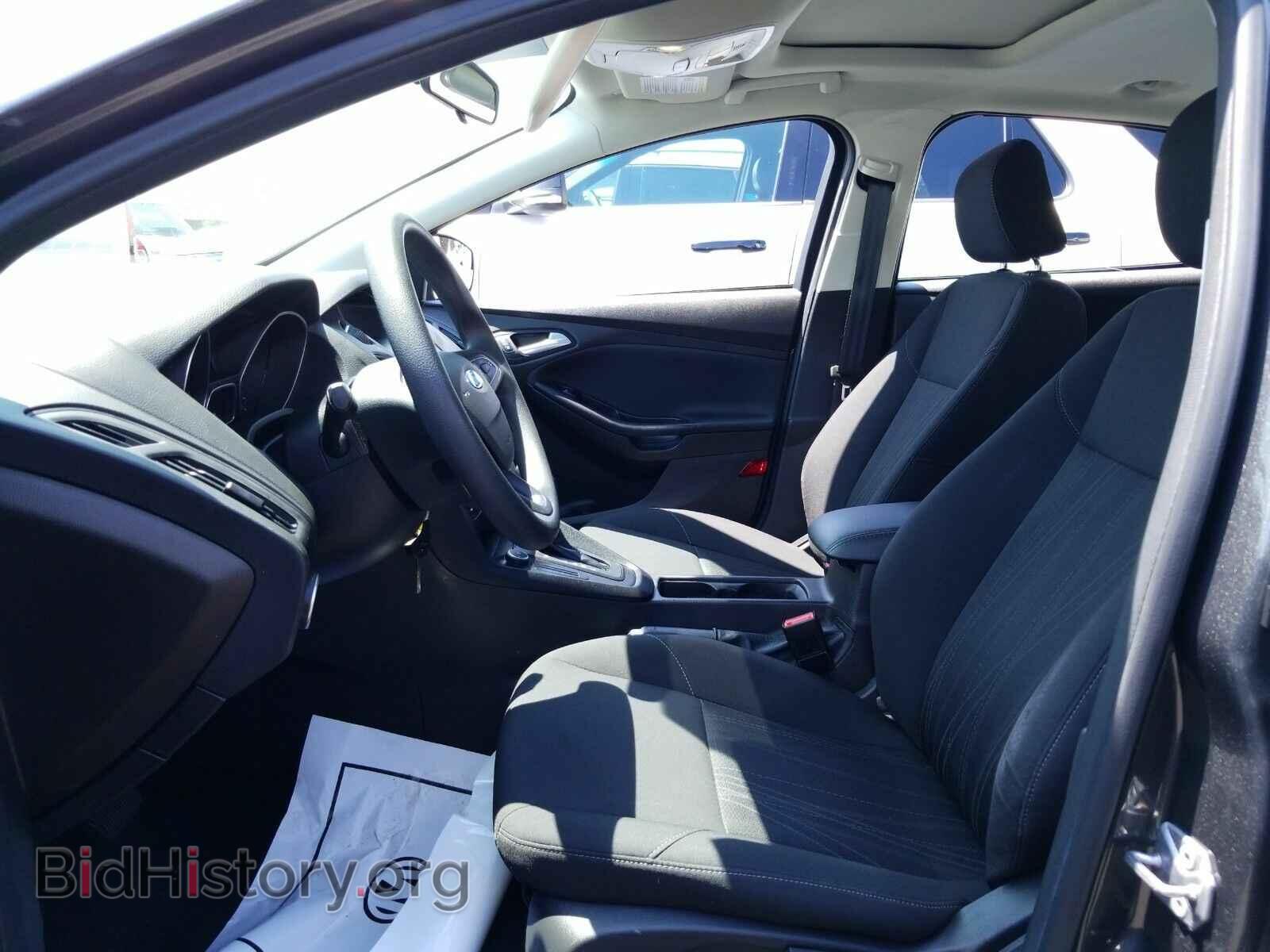 2016 Ford Focus - VIN: 1FADP3F26GL240319 - Photo 3