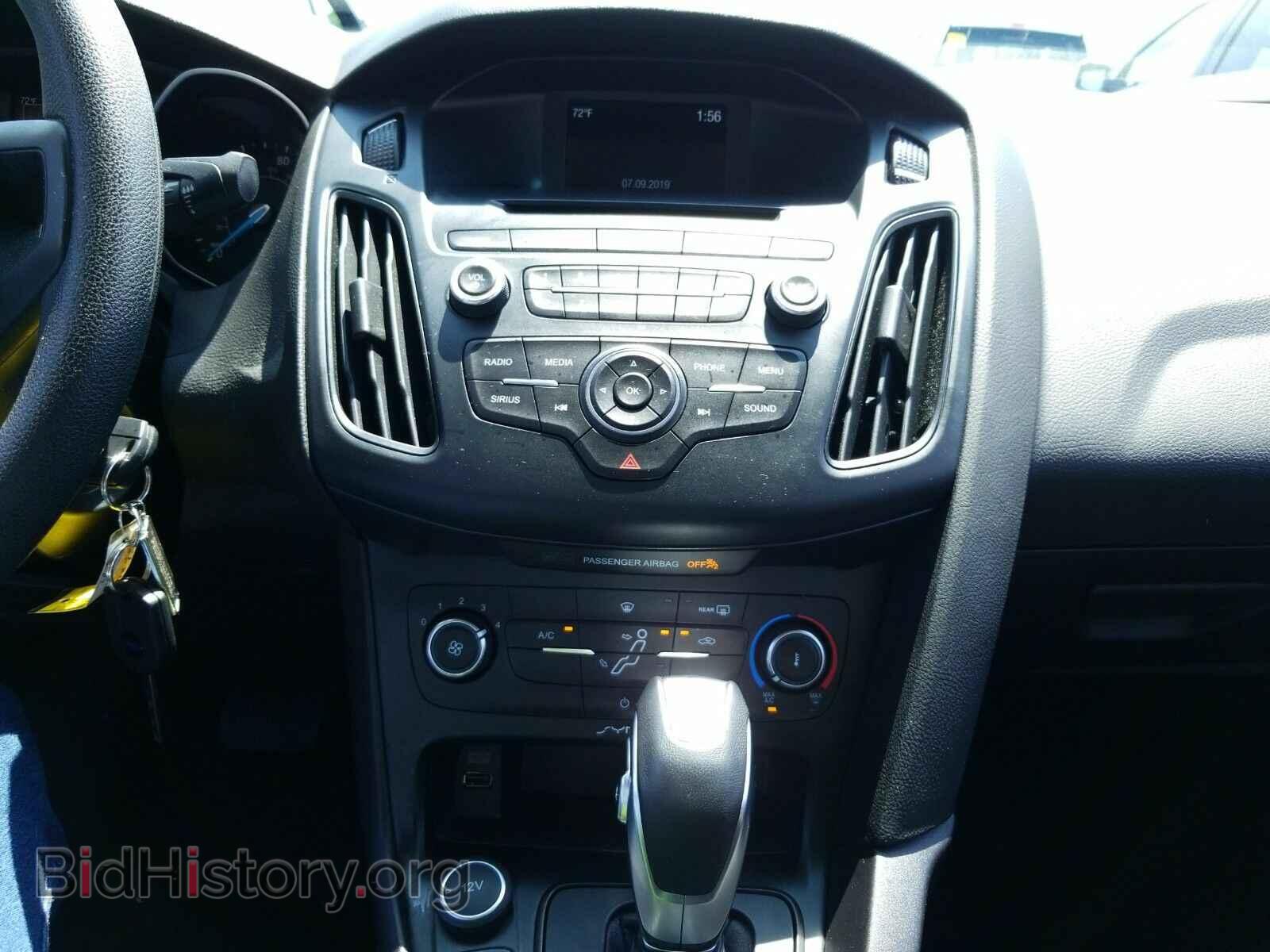 2016 Ford Focus - VIN: 1FADP3F26GL240319 - Photo 4