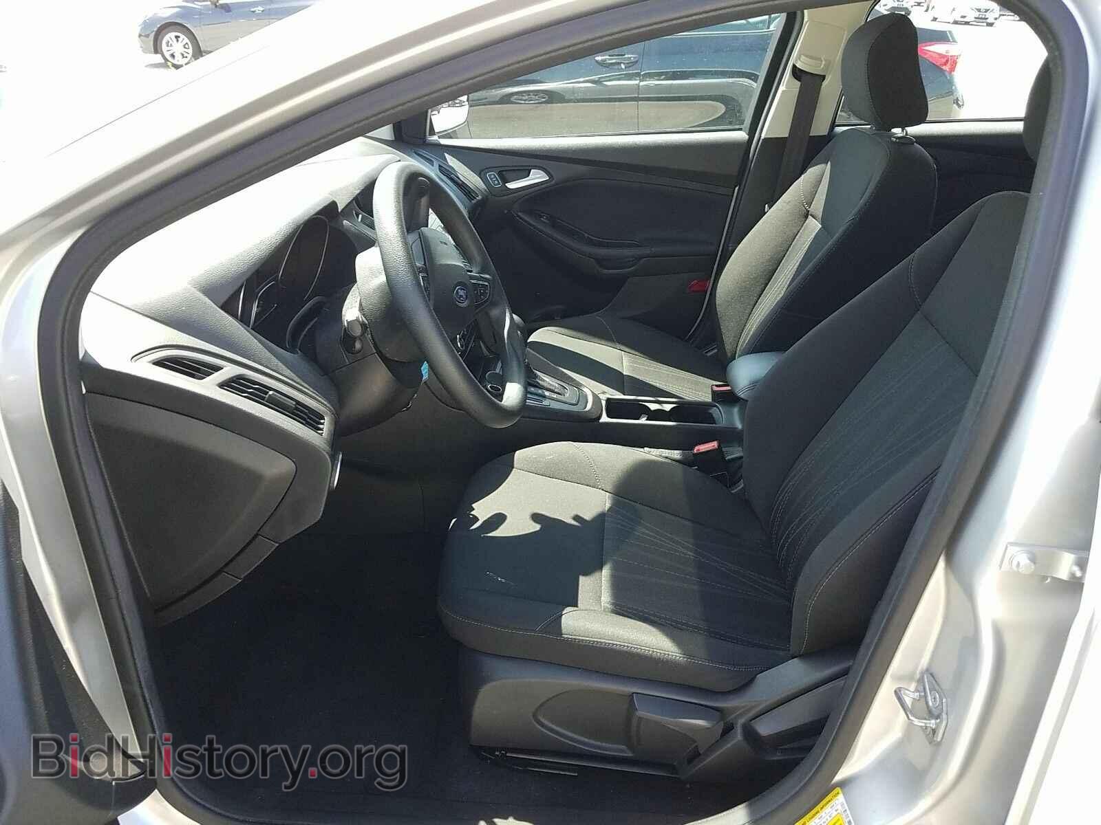 2017 Ford Focus - VIN: 1FADP3F24HL233029 - Фото 3