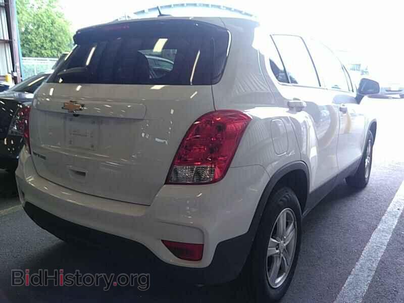 2019 Chevrolet Trax - VIN: 3GNCJNSB2KL263593 - Фото 2