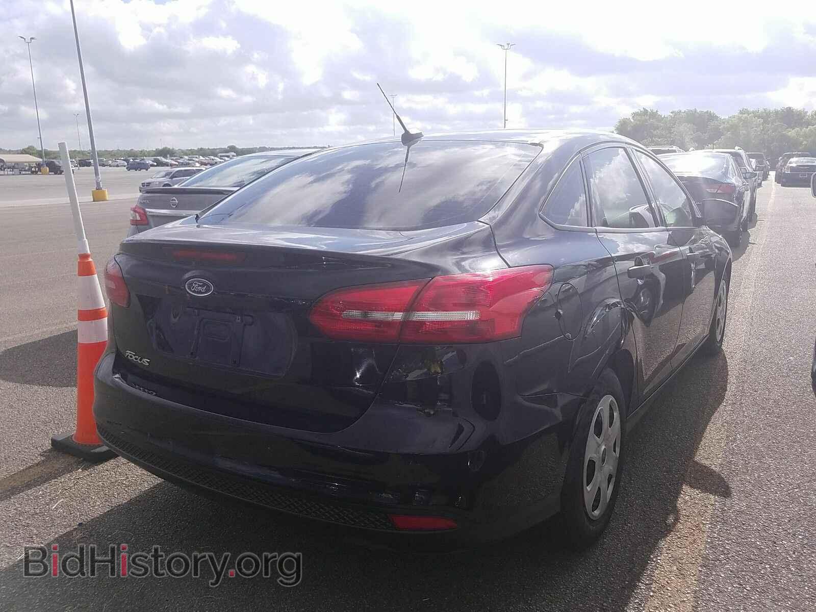 2018 Ford Focus - VIN: 1FADP3E25JL229563 - Фото 2