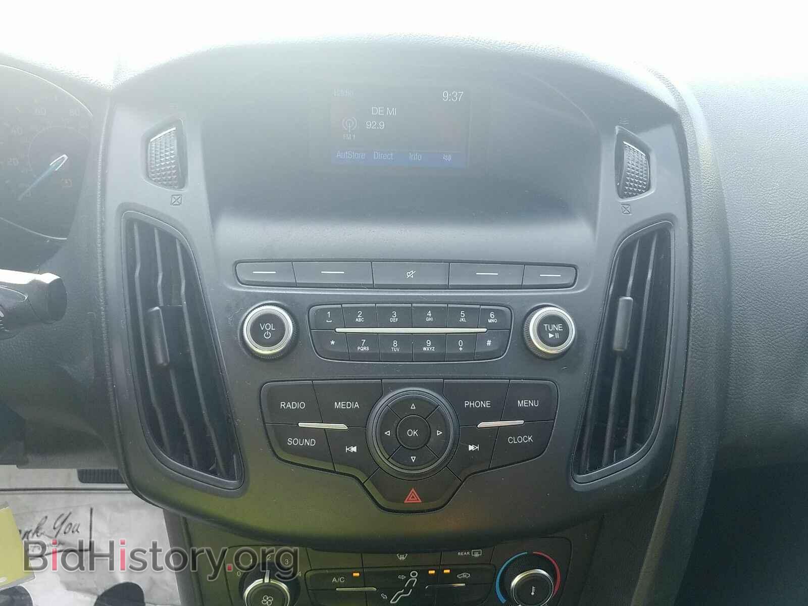 2018 Ford Focus - VIN: 1FADP3E25JL229563 - Фото 4