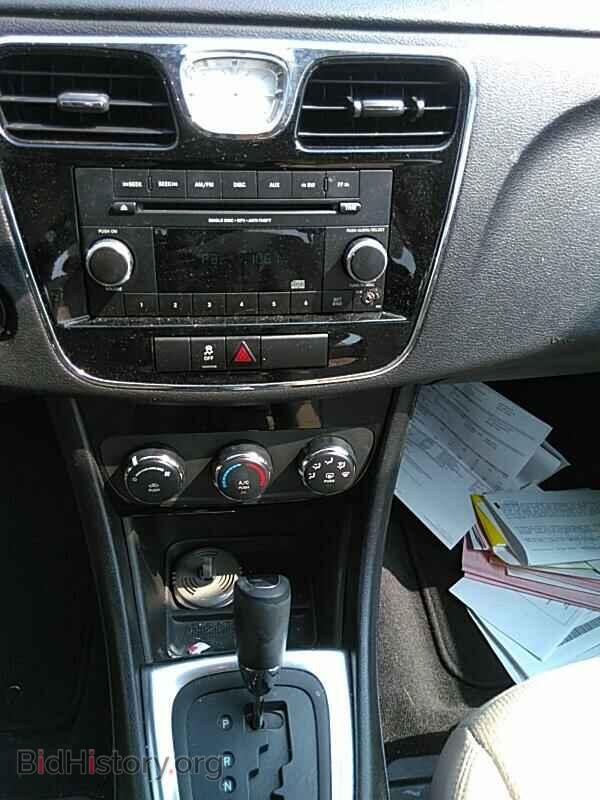 2013 Chrysler 200 - VIN: 1C3CCBAB7DN760729 - Фото 4