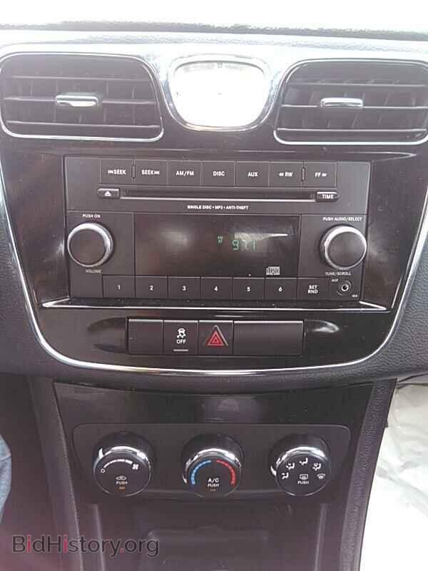 2013 Chrysler 200 - VIN: 1C3CCBAB7DN660274 - Фото 4