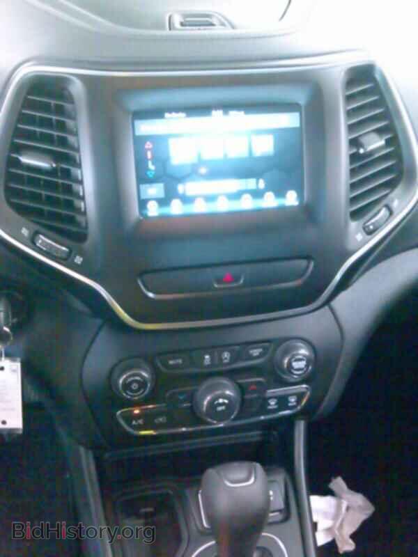 2019 Jeep Cherokee - VIN: 1C4PJLCB2KD269767 - Фото 4