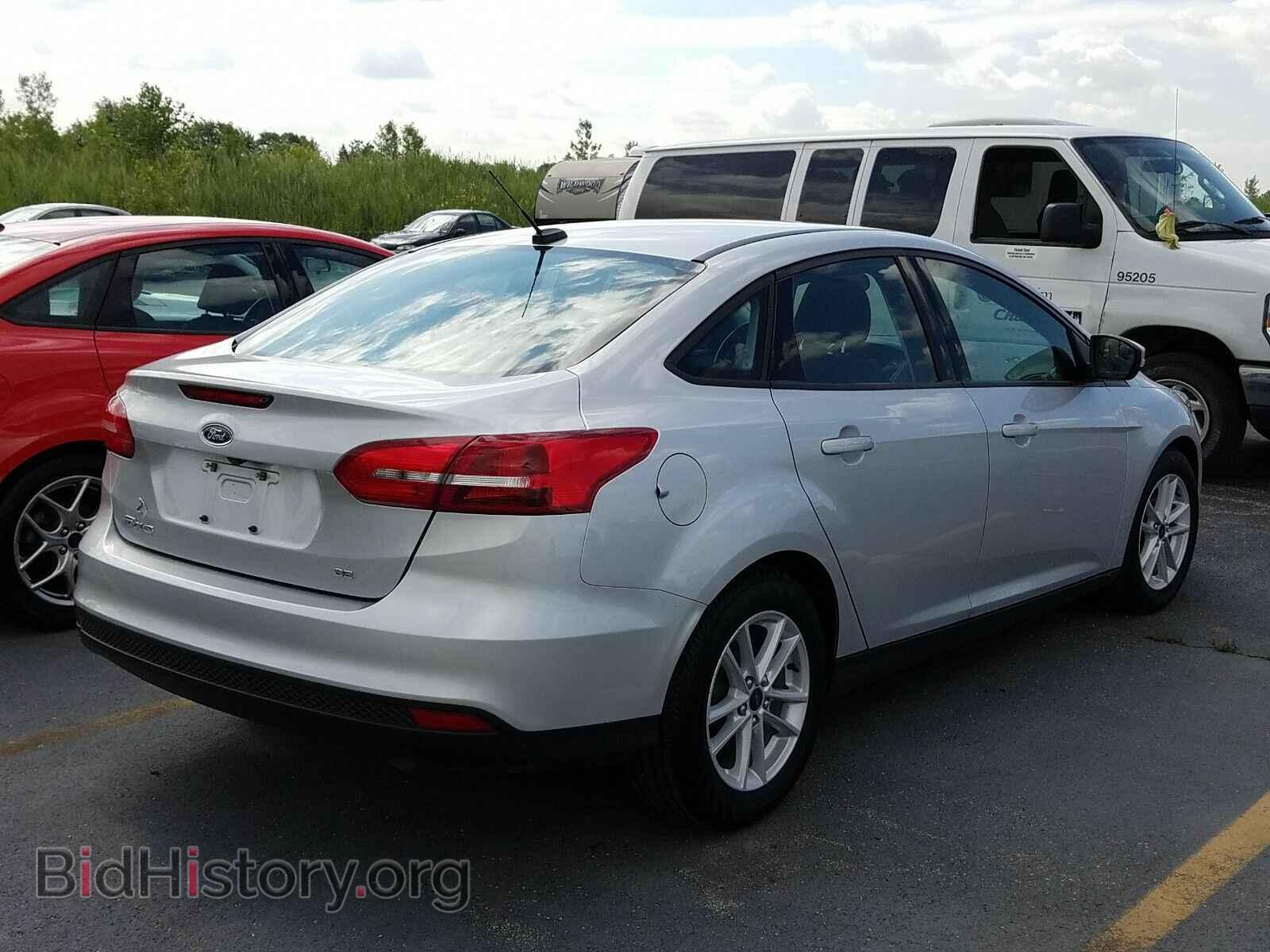 2017 Ford Focus - VIN: 1FADP3F2XHL234881 - Фото 2
