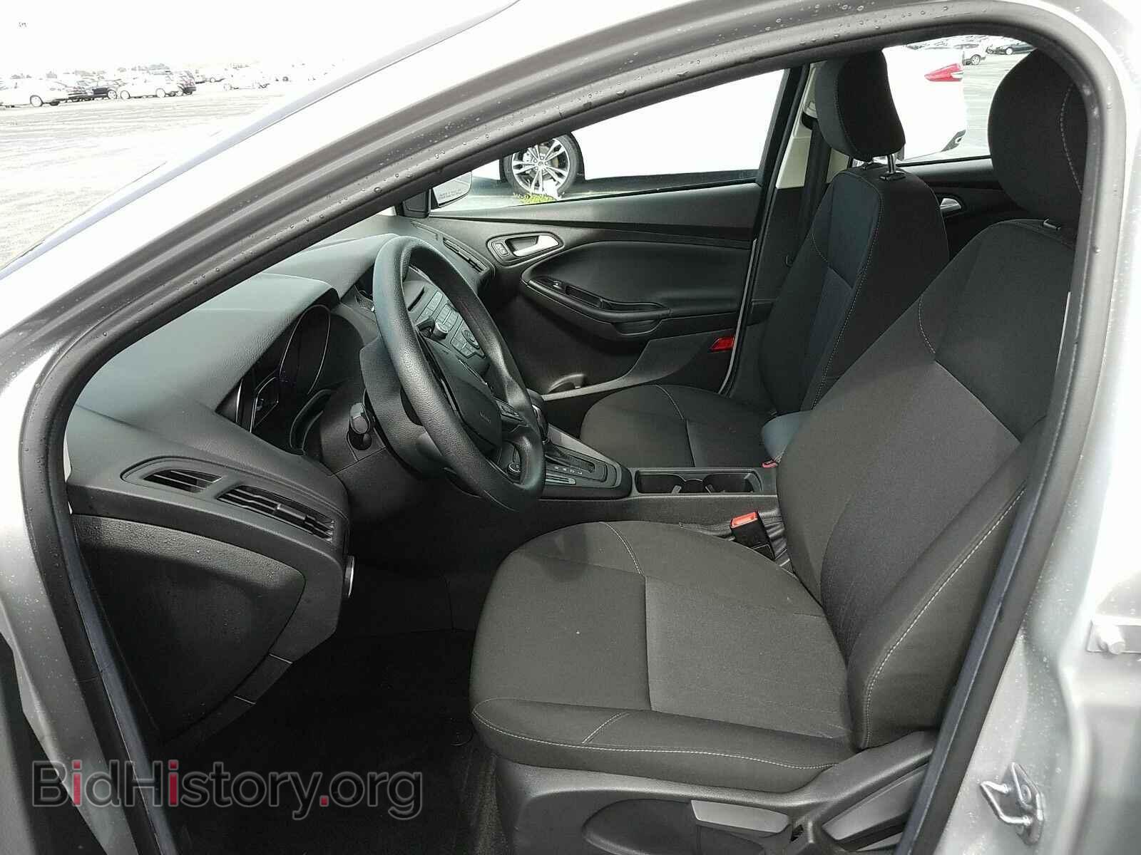 2017 Ford Focus - VIN: 1FADP3F2XHL234881 - Фото 3