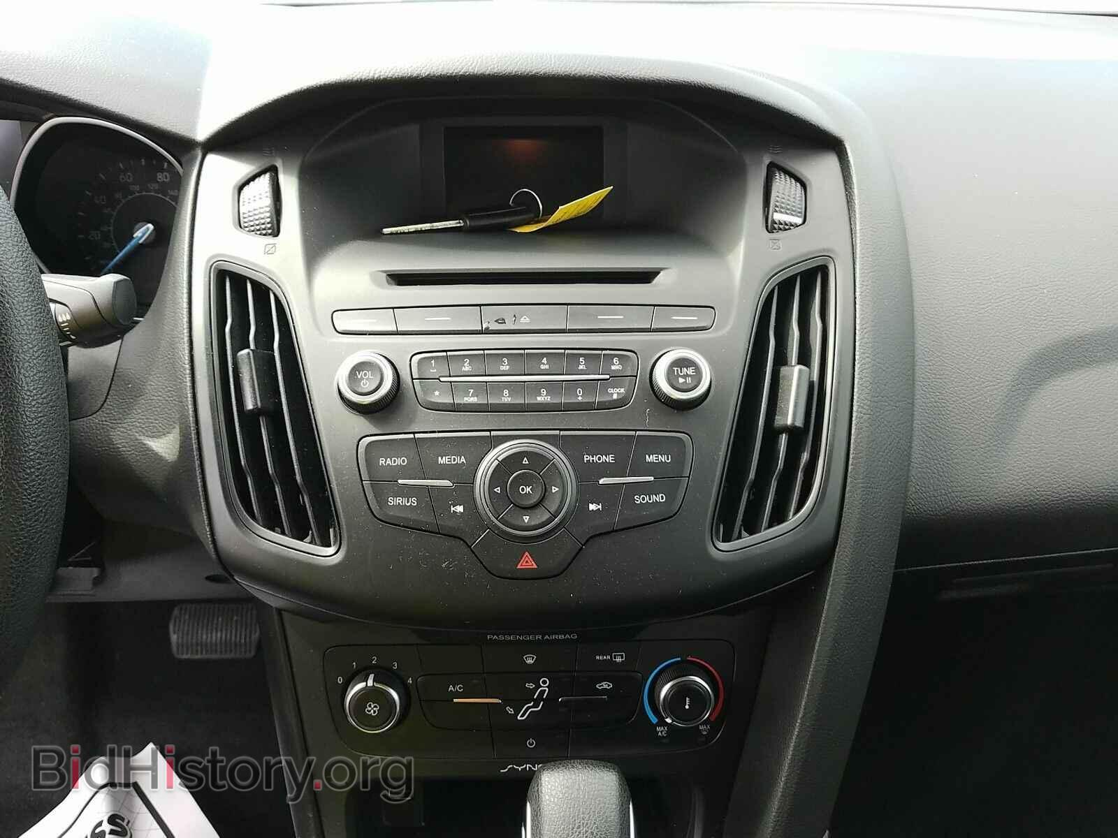 2017 Ford Focus - VIN: 1FADP3F2XHL234881 - Фото 4