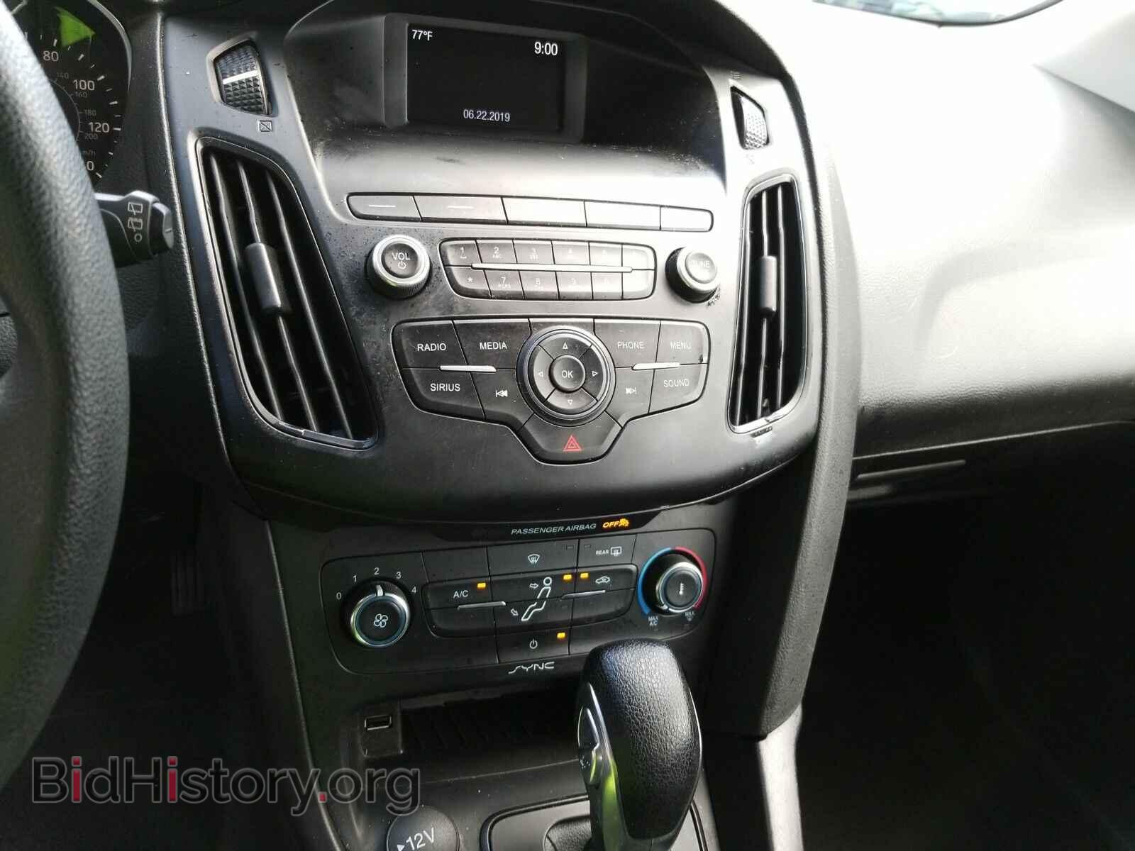 2018 Ford Focus - VIN: 1FADP3K24JL273106 - Фото 4