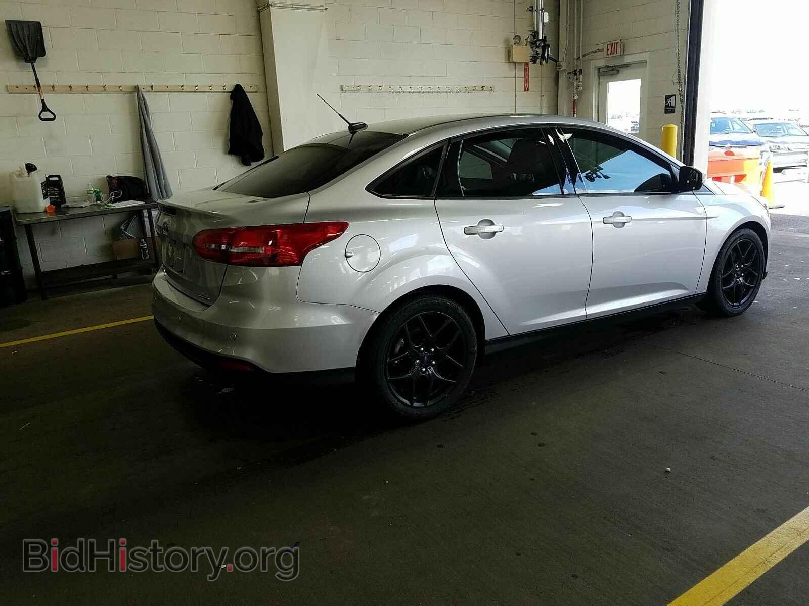 2016 Ford Focus - VIN: 1FADP3F2XGL359278 - Photo 2