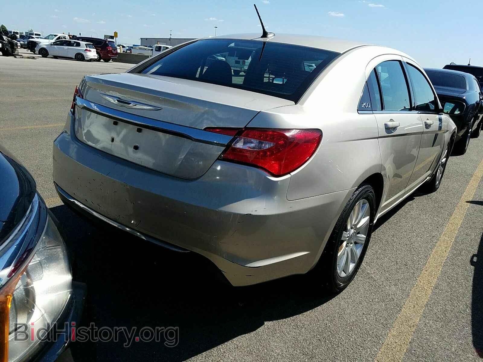 2013 Chrysler 200 - VIN: 1C3CCBBB0DN651673 - Фото 2