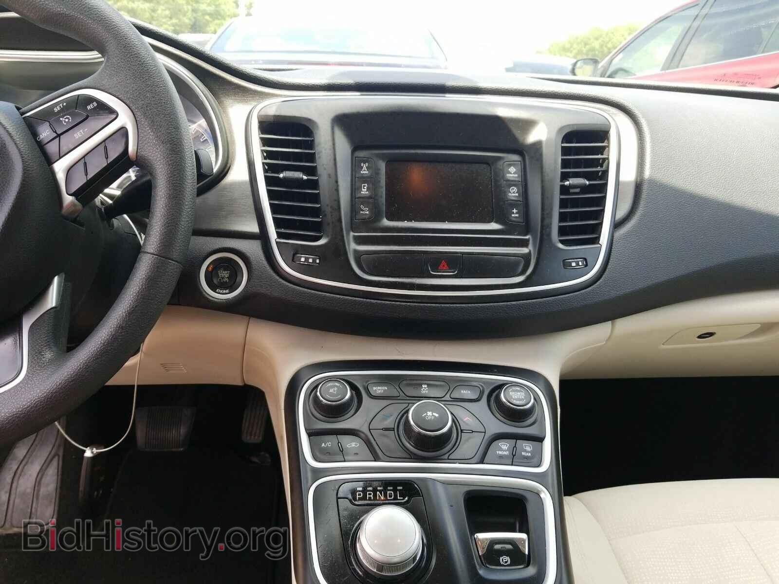2016 Chrysler 200 - VIN: 1C3CCCAB0GN106987 - Фото 4