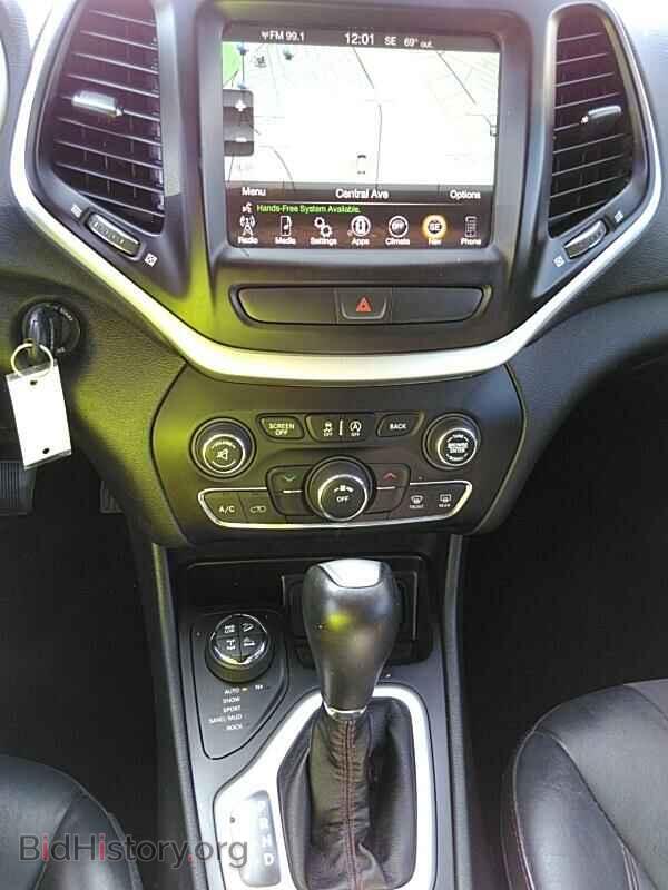 2017 Jeep Cherokee - VIN: 1C4PJMBS0HW638954 - Фото 4