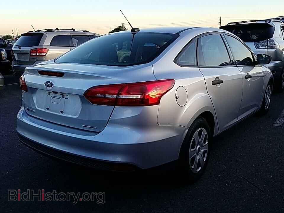 2015 Ford Focus - VIN: 1FADP3E25FL314877 - Photo 2