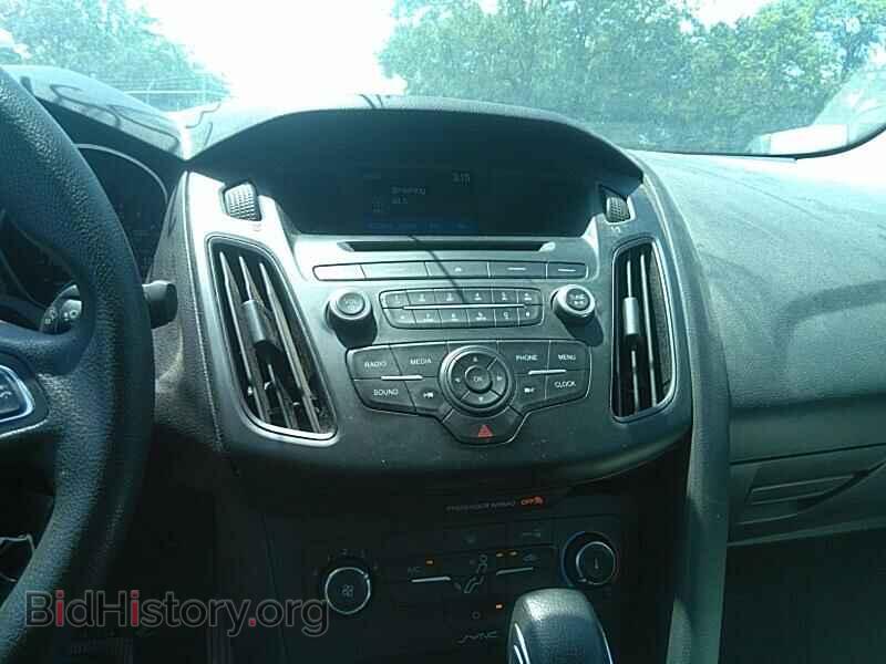2016 Ford Focus - VIN: 1FADP3E20GL379265 - Photo 4