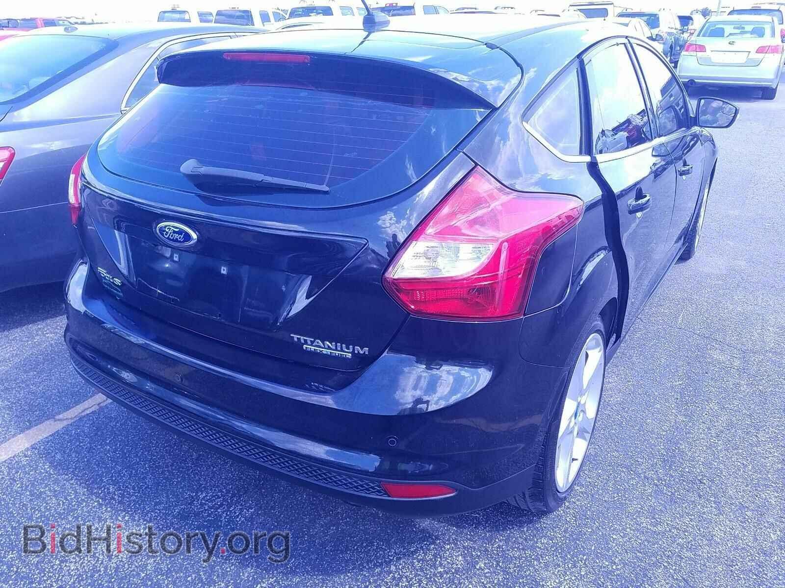 2013 Ford Focus - VIN: 1FADP3N27DL137889 - Photo 2