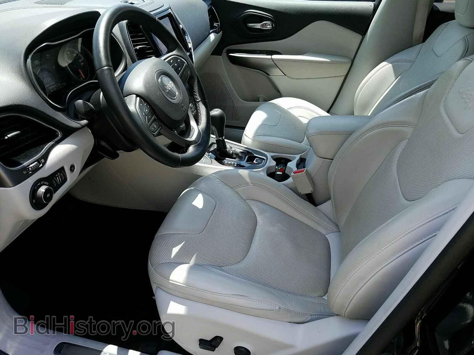 2019 Jeep Cherokee - VIN: 1C4PJMDN7KD299510 - Photo 3