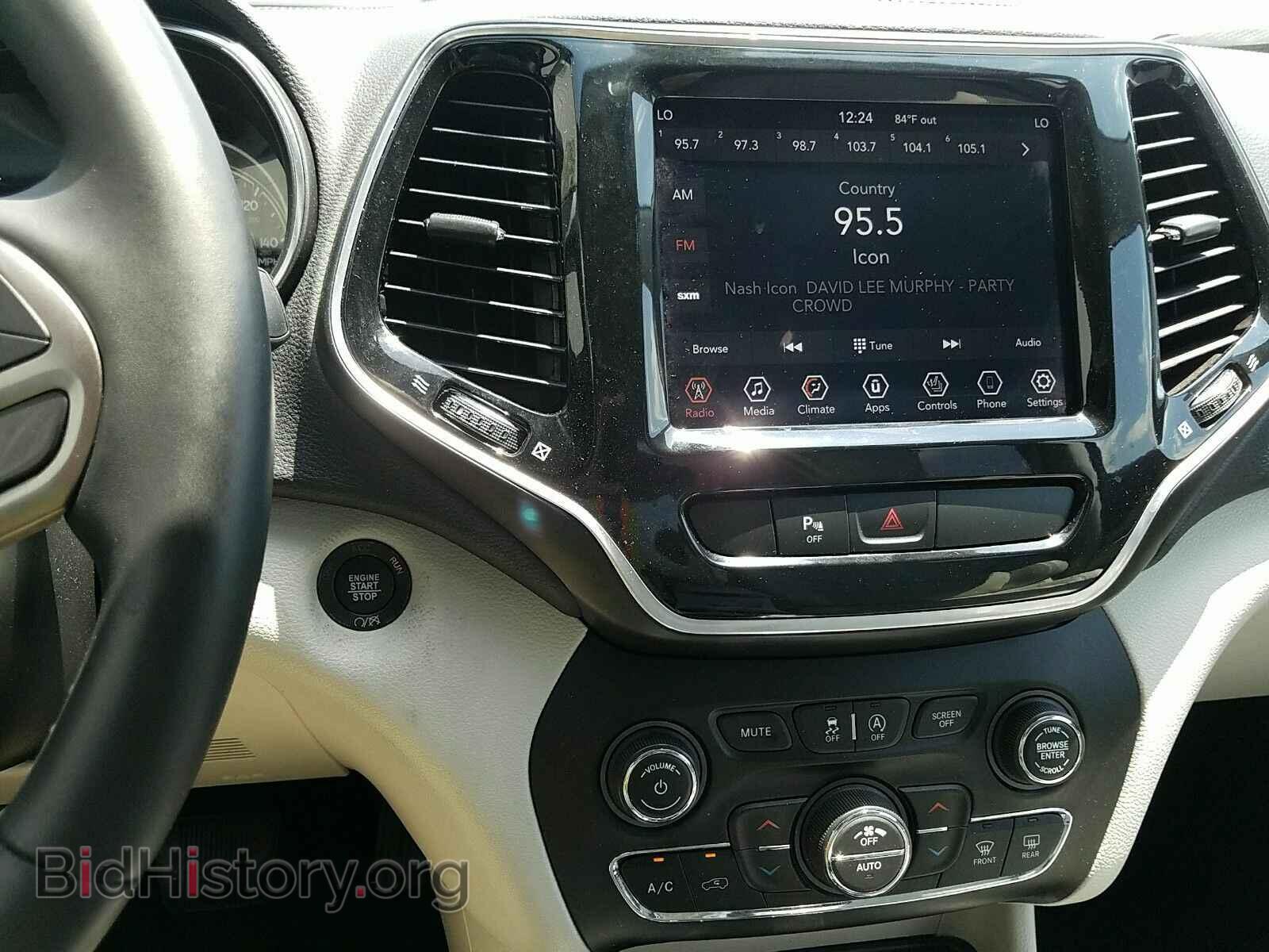 2019 Jeep Cherokee - VIN: 1C4PJMDN7KD299510 - Photo 4
