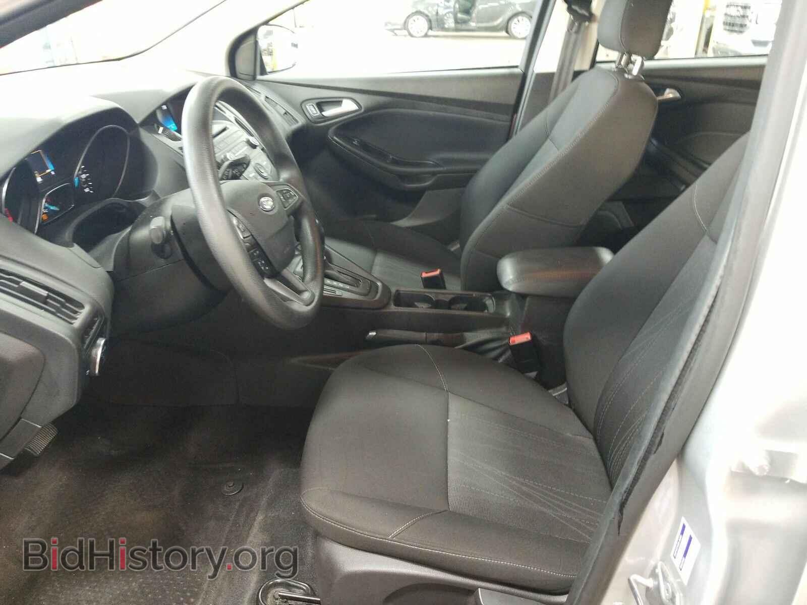 2016 Ford Focus - VIN: 1FADP3K25GL230855 - Photo 3