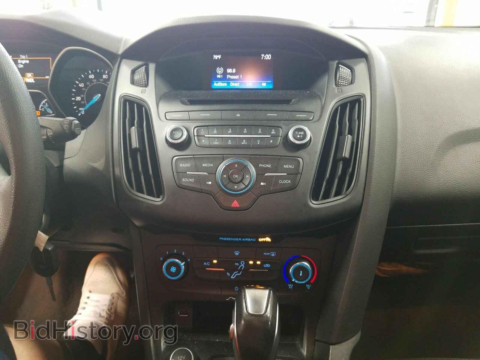 2016 Ford Focus - VIN: 1FADP3K25GL230855 - Photo 4