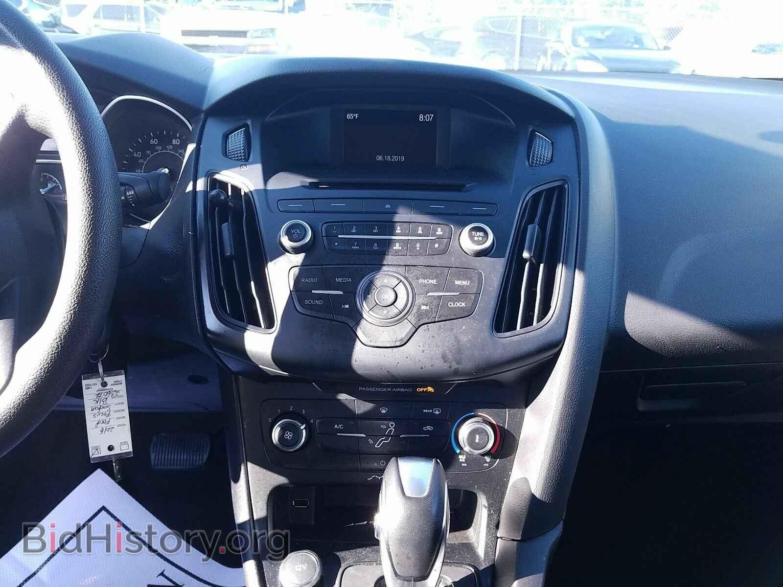 2016 Ford Focus - VIN: 1FADP3F20GL236072 - Photo 4