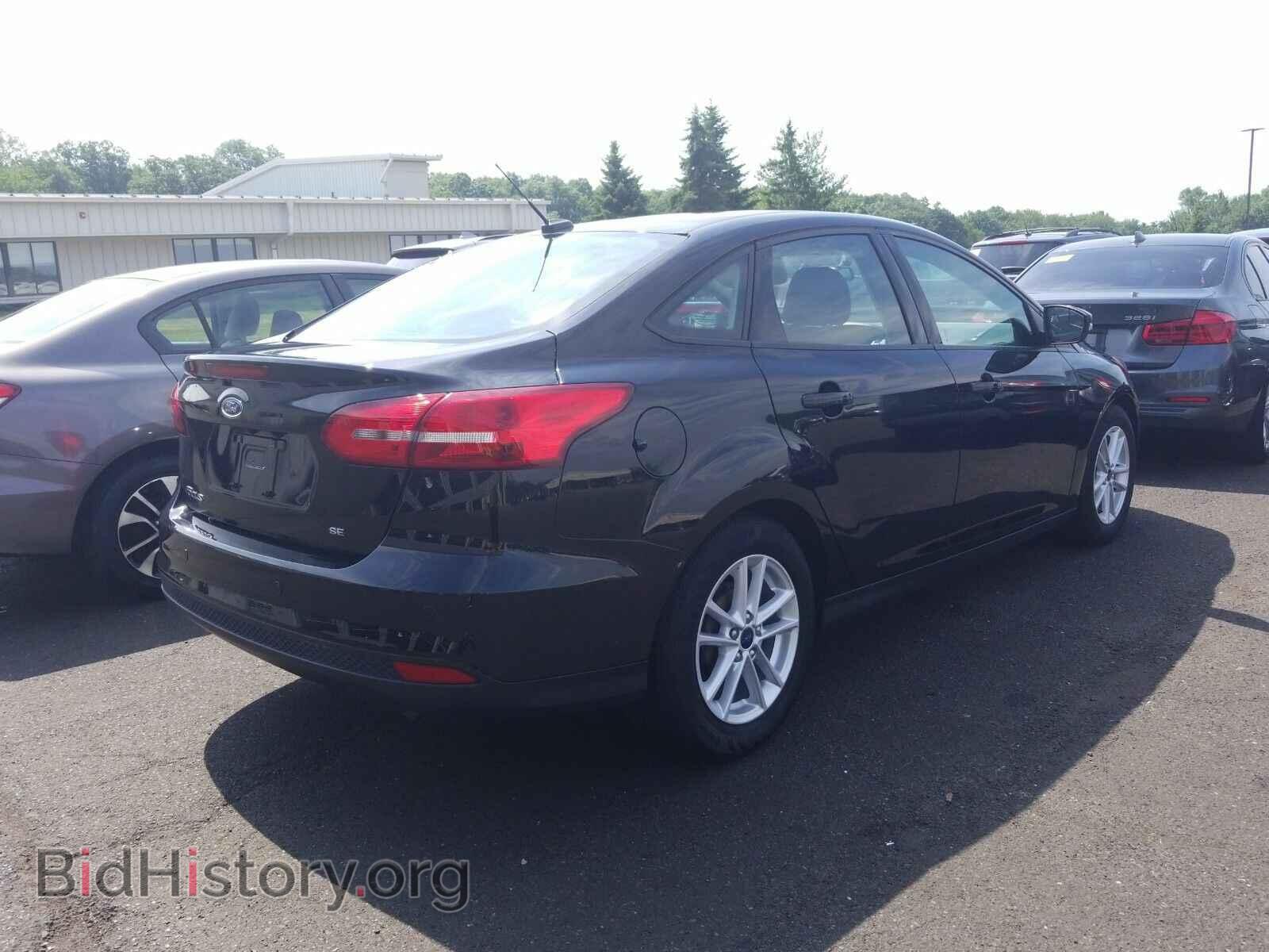 2016 Ford Focus - VIN: 1FADP3F2XGL375657 - Фото 2