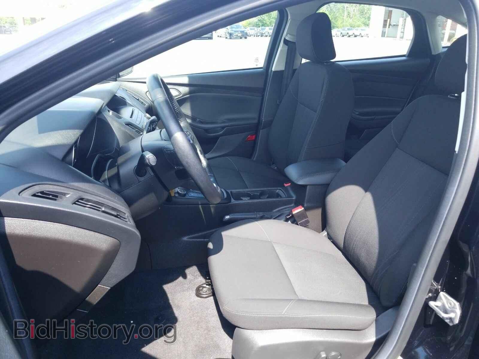 2016 Ford Focus - VIN: 1FADP3F2XGL375657 - Фото 3