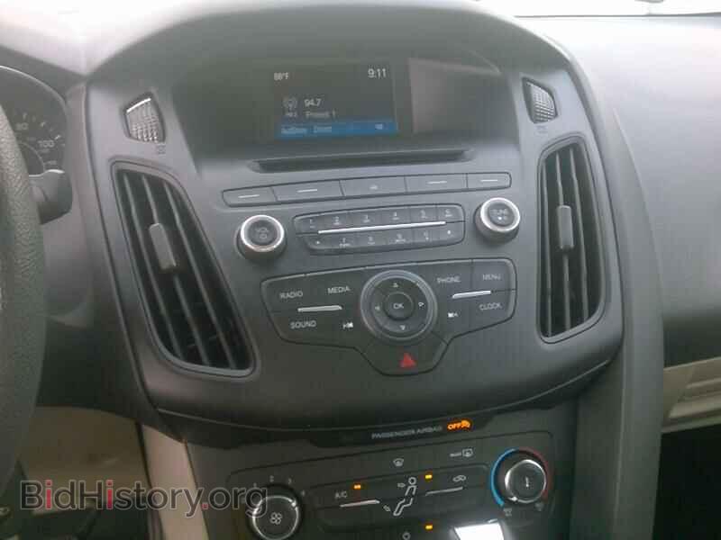 2016 Ford Focus - VIN: 1FADP3F24GL206881 - Photo 4