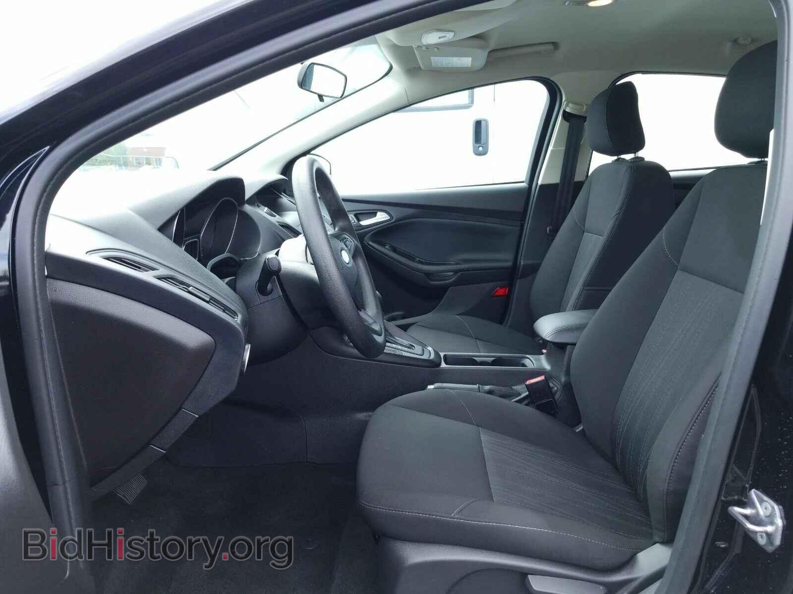 2018 Ford Focus - VIN: 1FADP3K29JL263932 - Фото 3