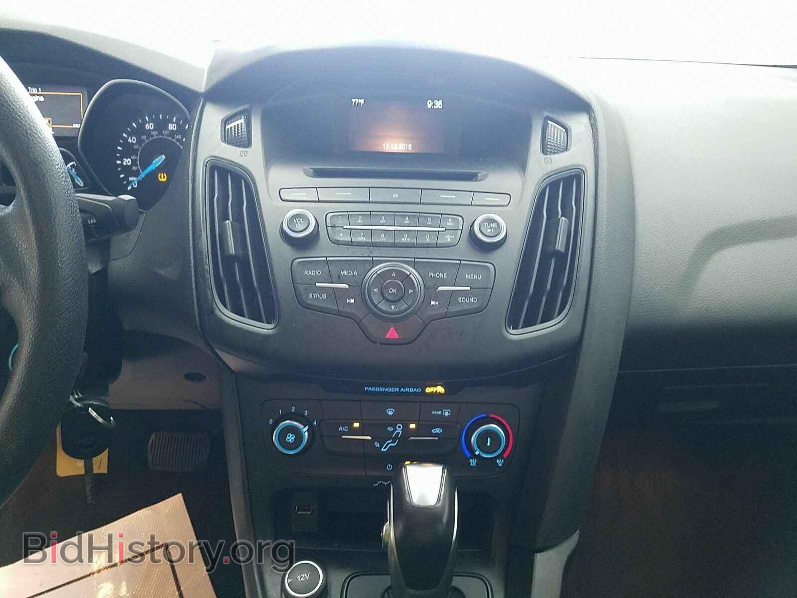 2016 Ford Focus - VIN: 1FADP3F25GL354246 - Photo 4