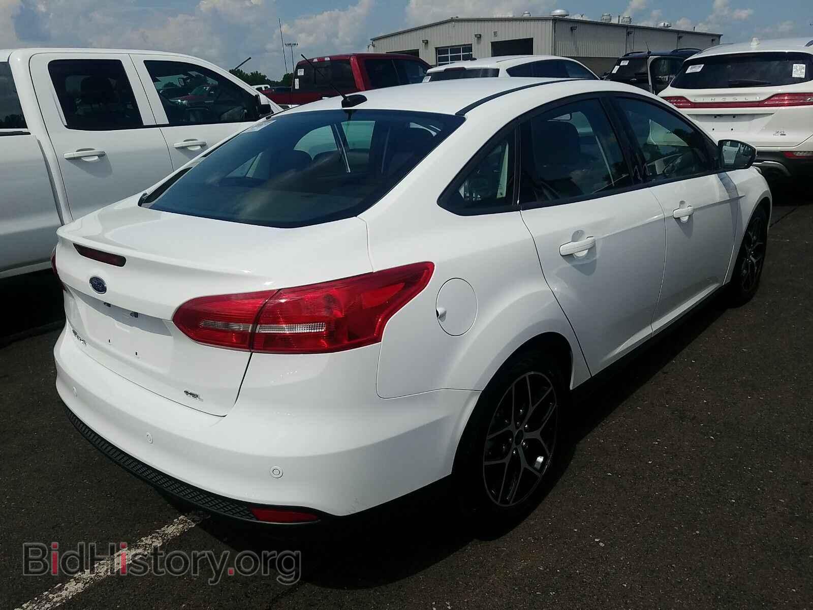 2018 Ford Focus - VIN: 1FADP3H29JL219856 - Фото 2