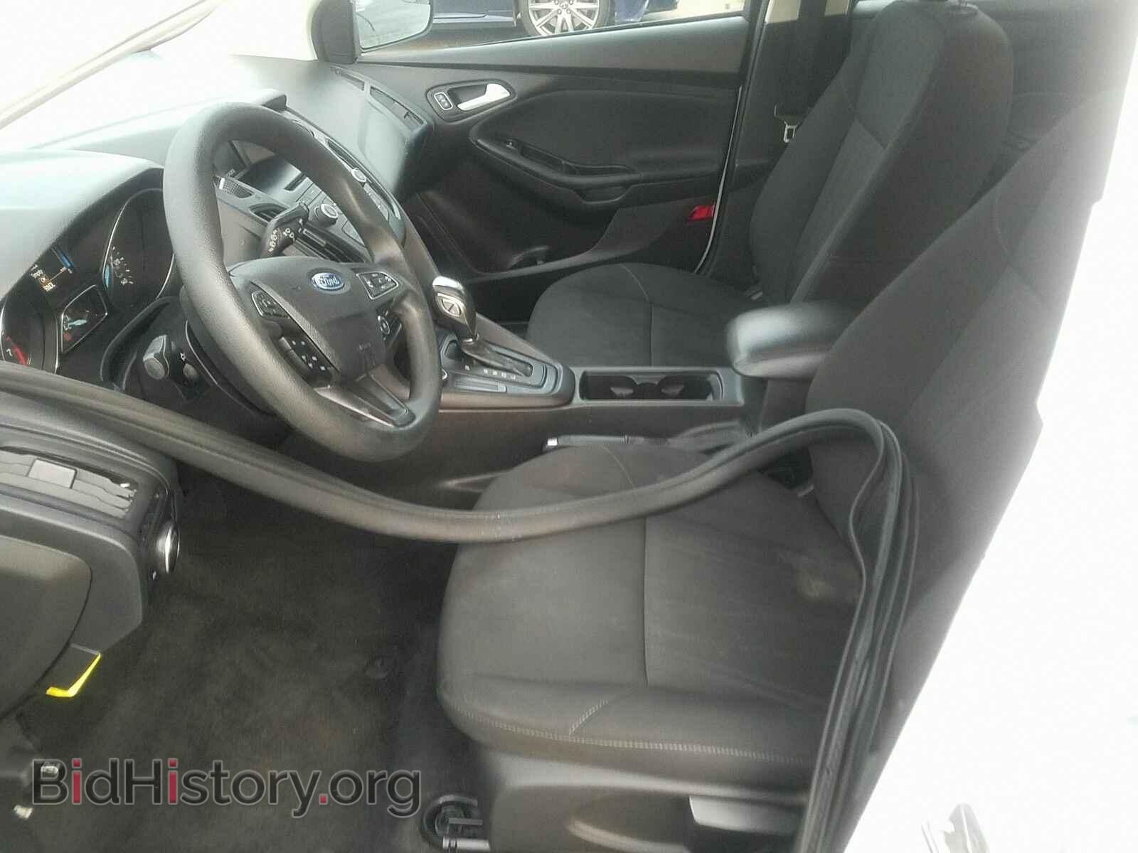 2016 Ford Focus - VIN: 1FADP3K28GL213564 - Photo 3