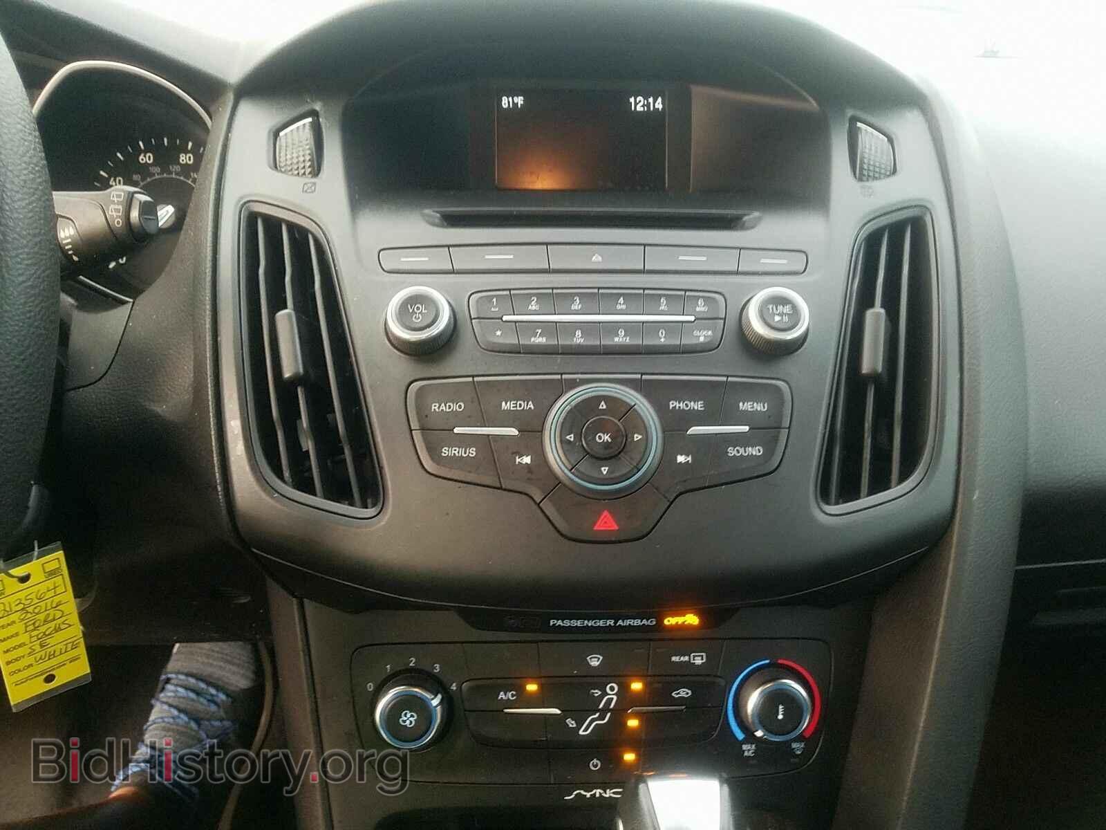 2016 Ford Focus - VIN: 1FADP3K28GL213564 - Photo 4