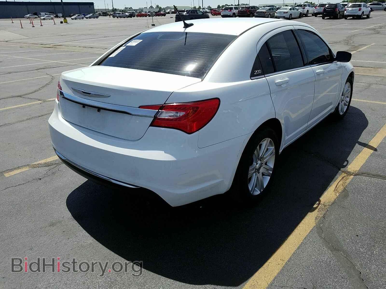 2013 Chrysler 200 - VIN: 1C3CCBAB0DN715132 - Фото 2