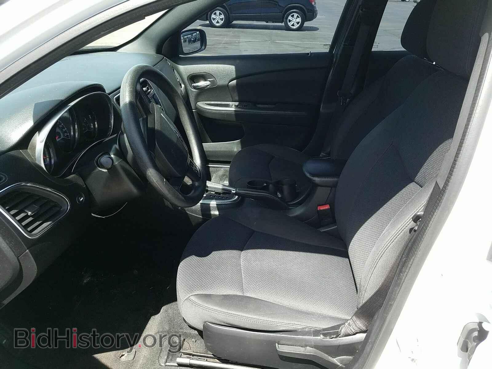2013 Chrysler 200 - VIN: 1C3CCBAB0DN715132 - Фото 3