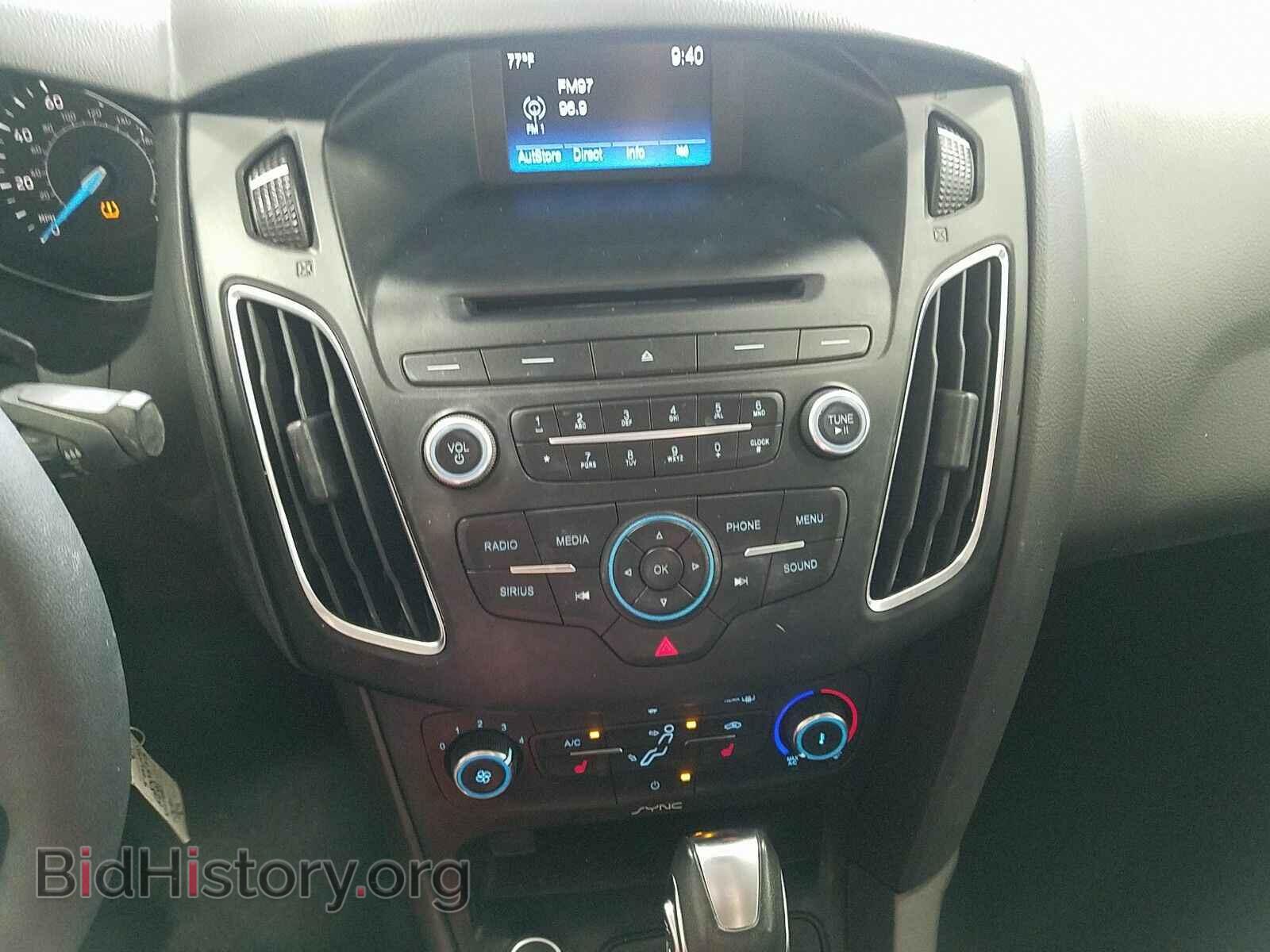 2016 Ford Focus - VIN: 1FADP3F21GL323558 - Photo 4