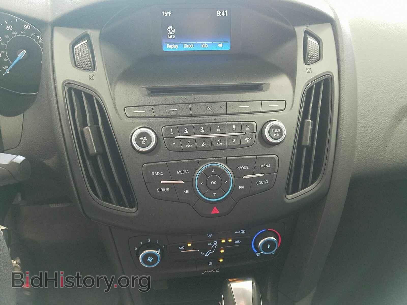 2016 Ford Focus - VIN: 1FADP3F2XGL240808 - Photo 4