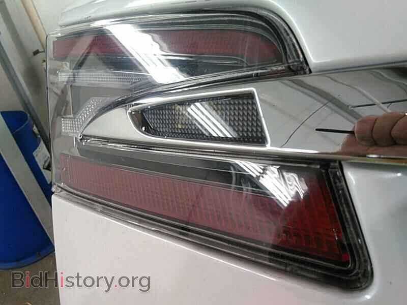 2015 Tesla Model S - VIN: 5YJSA1E28FF101285 - Photo 8