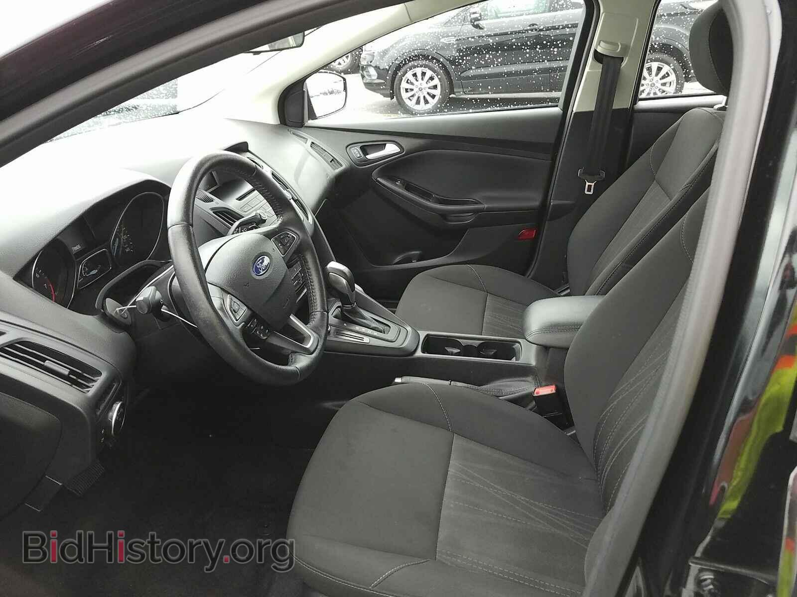 2016 Ford Focus - VIN: 1FADP3K28GL207747 - Photo 3