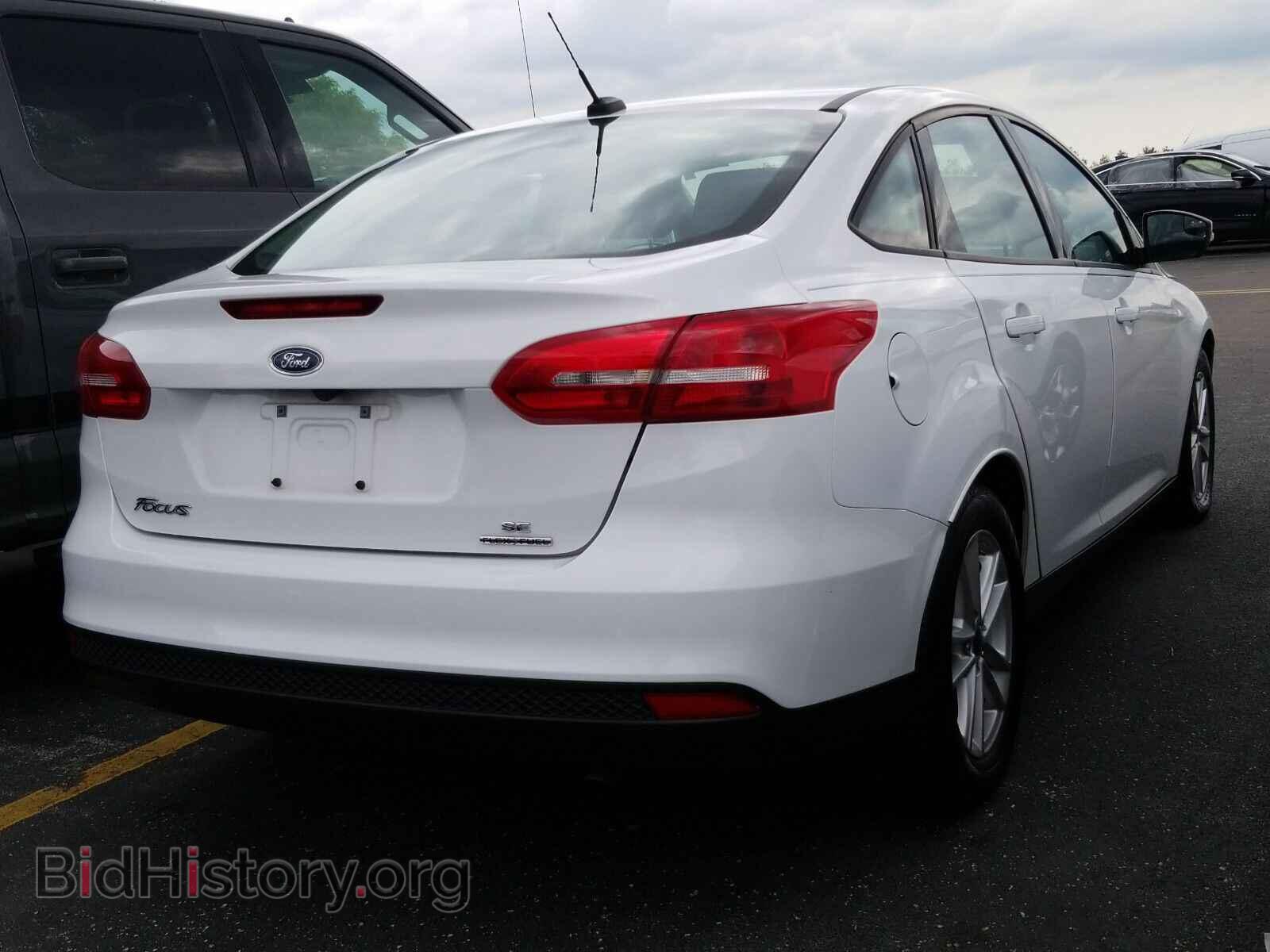 2016 Ford Focus - VIN: 1FADP3F24GL296887 - Фото 2