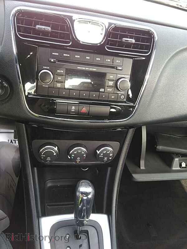 2013 Chrysler 200 - VIN: 1C3CCBBBXDN549975 - Фото 4