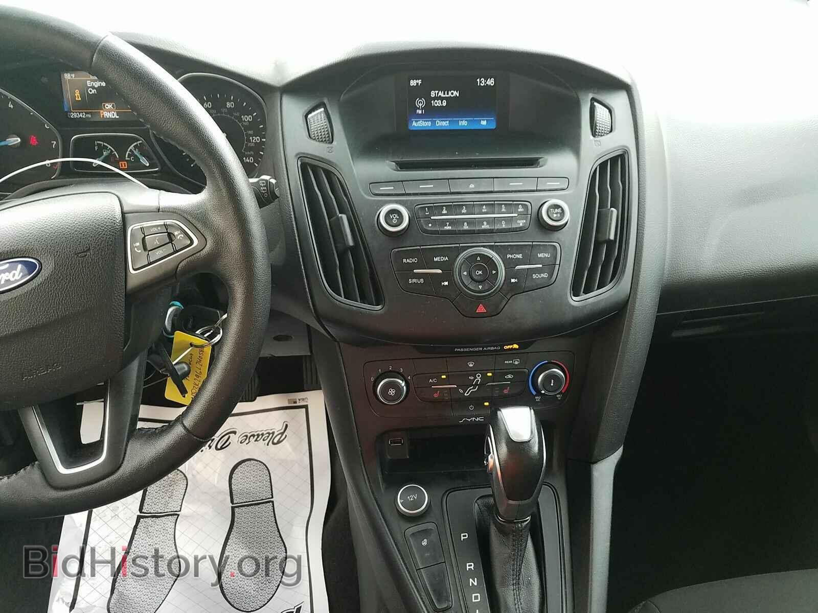 2016 Ford Focus - VIN: 1FADP3K29GL240580 - Photo 4