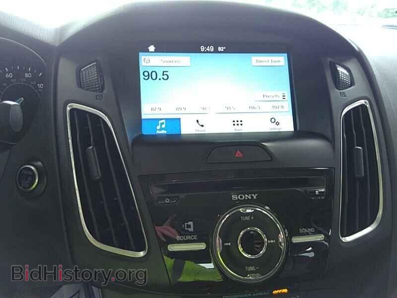 2016 Ford Focus - VIN: 1FADP3J25GL357378 - Photo 4