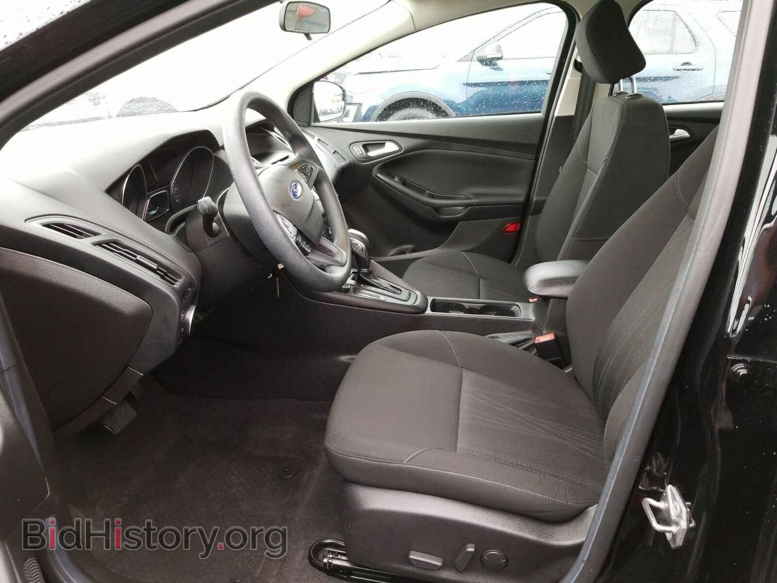 2016 Ford Focus - VIN: 1FADP3F24GL318533 - Photo 3