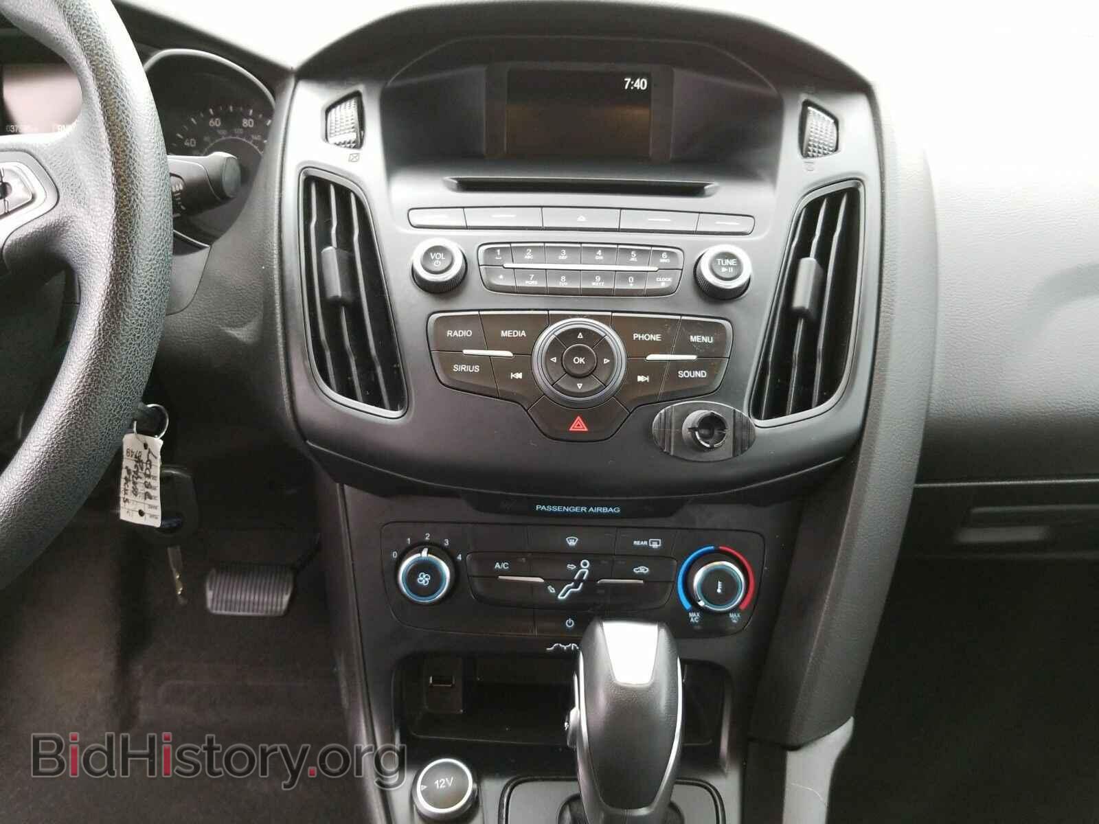 2016 Ford Focus - VIN: 1FADP3F24GL318533 - Photo 4