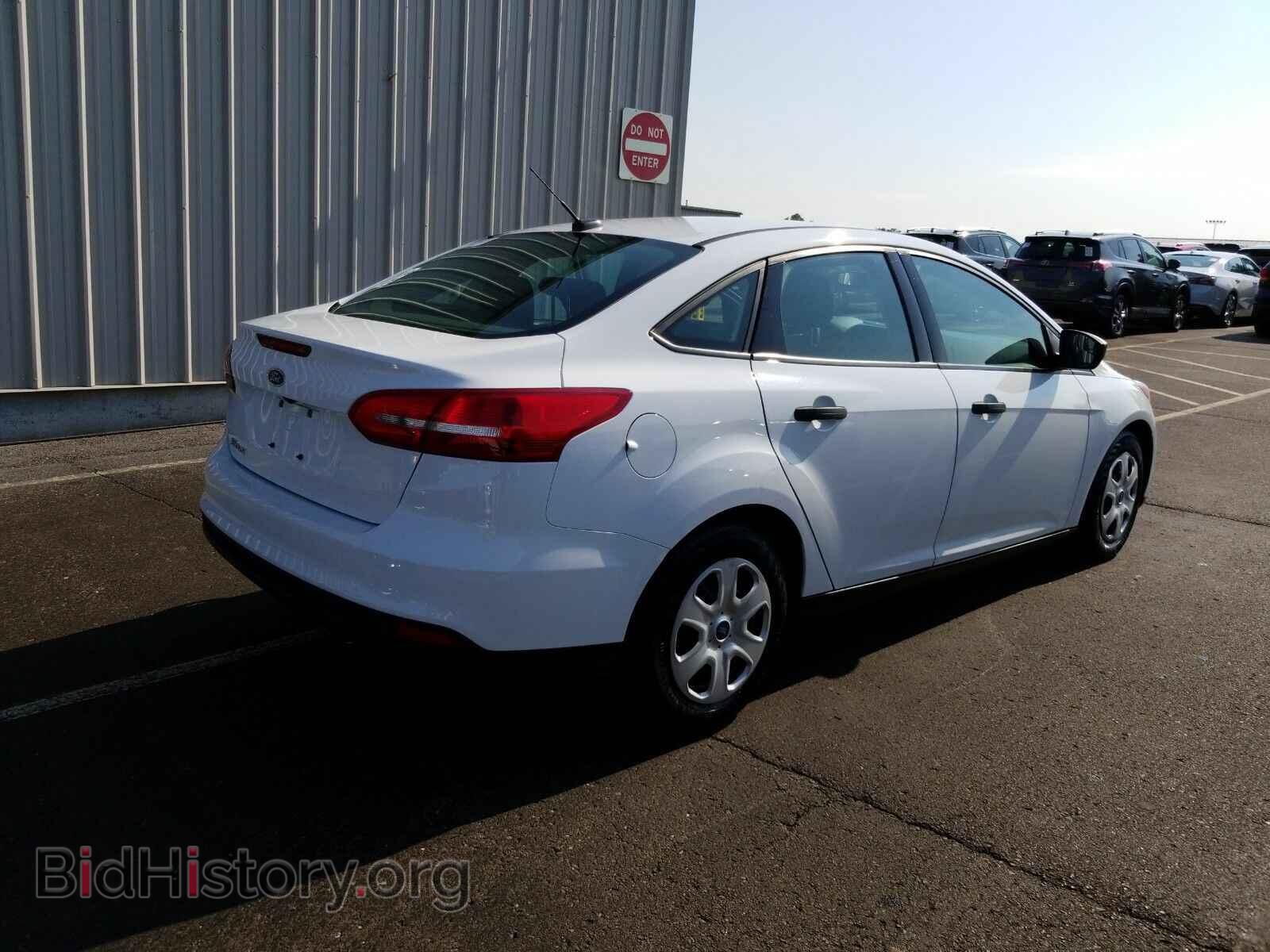 2017 Ford Focus - VIN: 1FADP3E23HL322706 - Фото 2