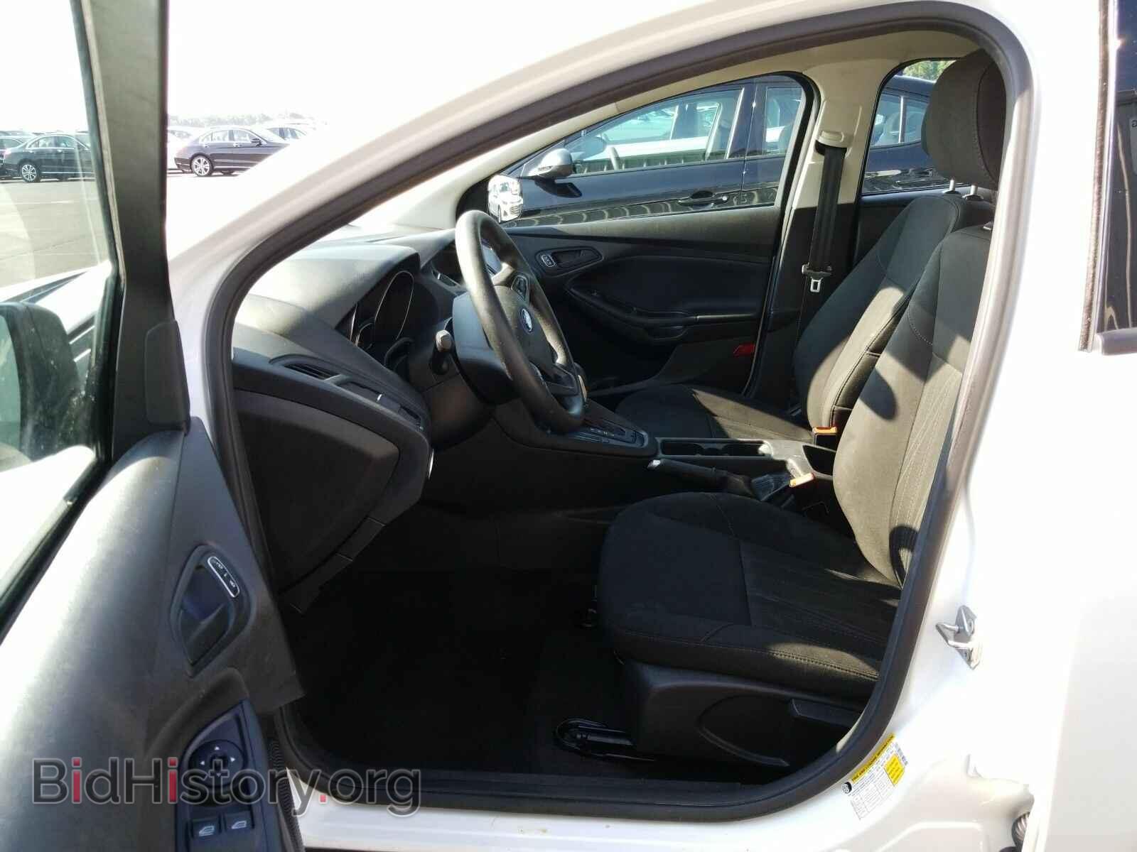 2017 Ford Focus - VIN: 1FADP3E23HL322706 - Фото 3